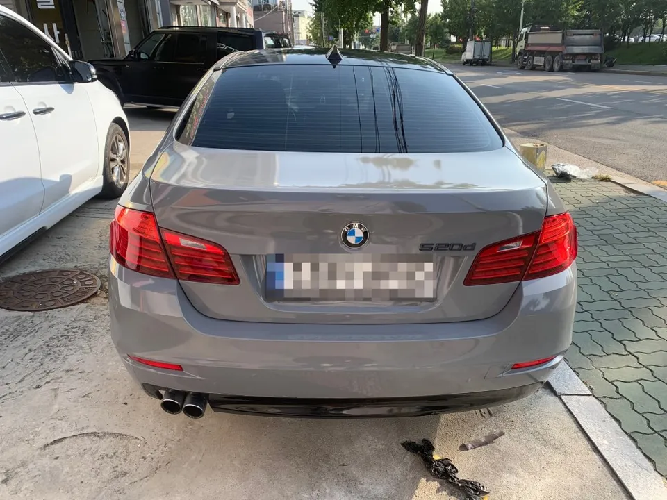 BMW 5 Series F10 カーラッピング事例|ロックグレーの仕上がり 施工写真 3-2