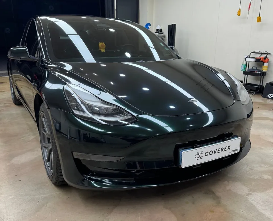 Tesla Model 3のカーラッピング事例|AXフィルム 施工写真 1-1