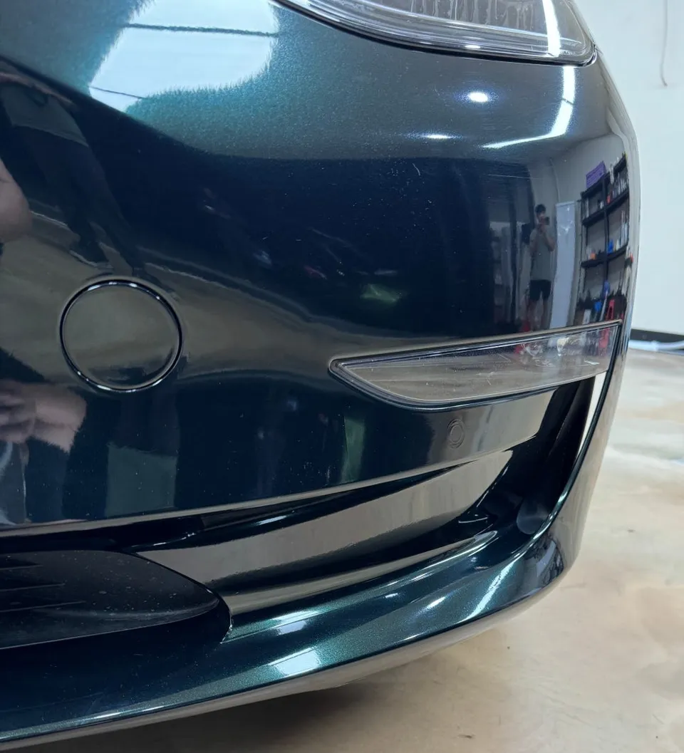Tesla Model 3のカーラッピング事例|AXフィルム 施工写真 2-1