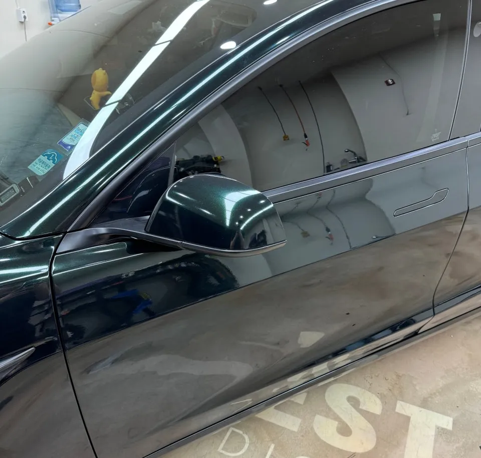 Tesla Model 3のカーラッピング事例|AXフィルム 施工写真 3-2