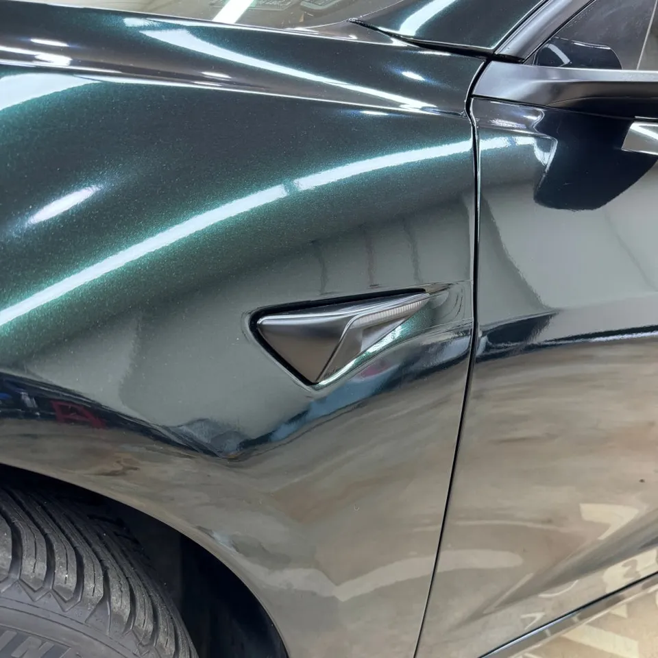 Tesla Model 3のカーラッピング事例|AXフィルム 施工写真 1-3