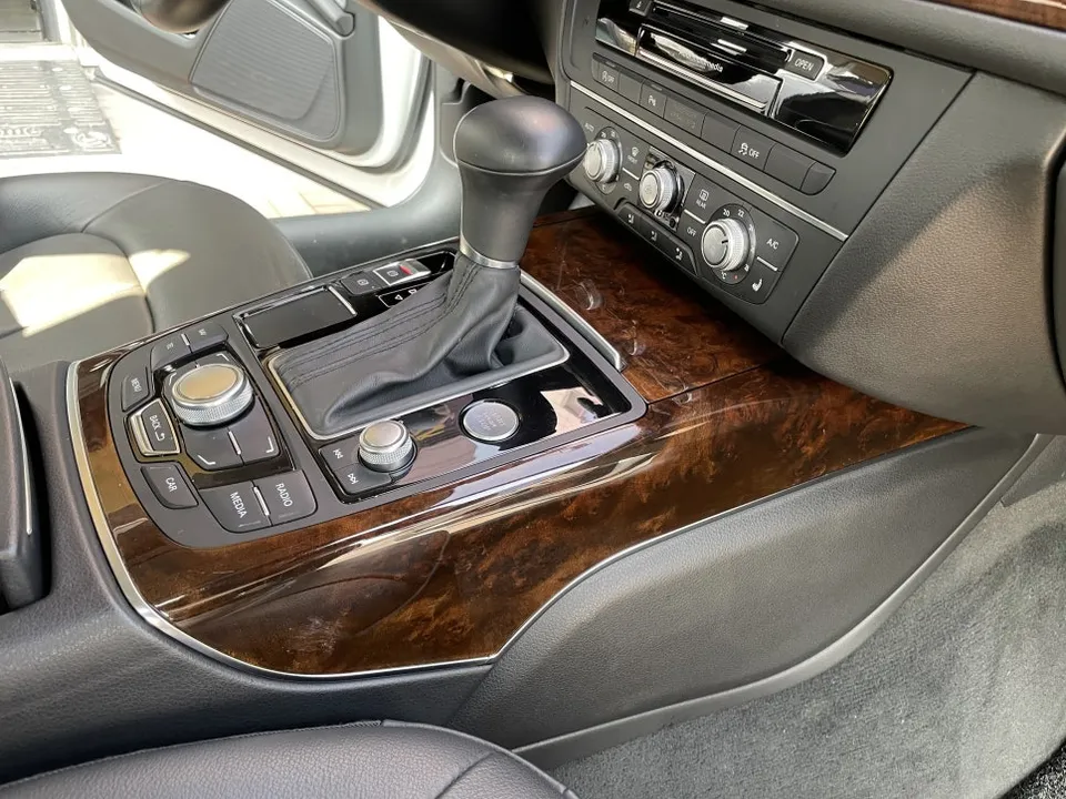 Audi A6のカーラッピング事例|費用目安・仕上がり 施工写真 3-1