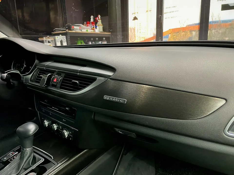Audi A6のカーラッピング事例|費用目安・仕上がり 施工写真 3-3