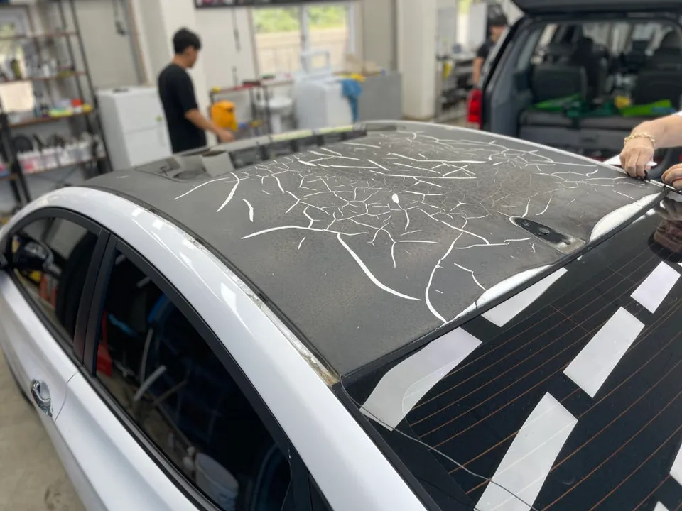 Kia K8のカーラッピング事例|ブラックPPFで高級感をプラス 施工写真 2-3