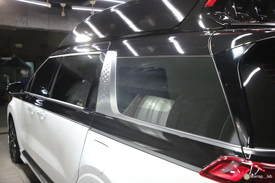 Kia Carnival Hi-Limousineのカーラッピング事例｜費用目安・仕上がり 施工写真 1-2