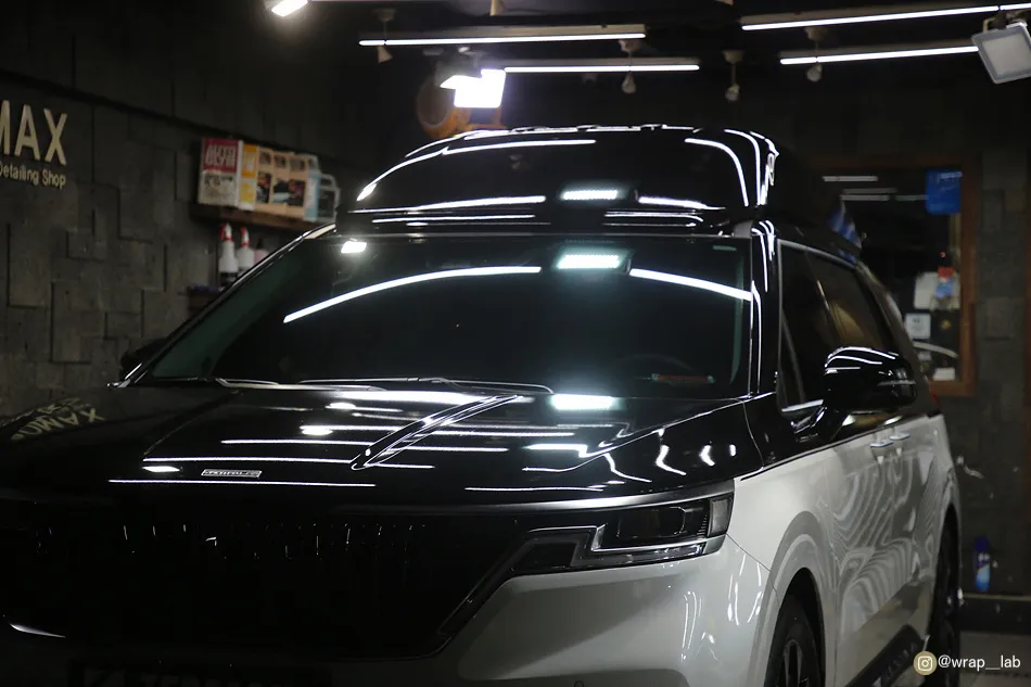 Kia Carnival Hi-Limousineのカーラッピング事例｜費用目安・仕上がり 施工写真 3-3