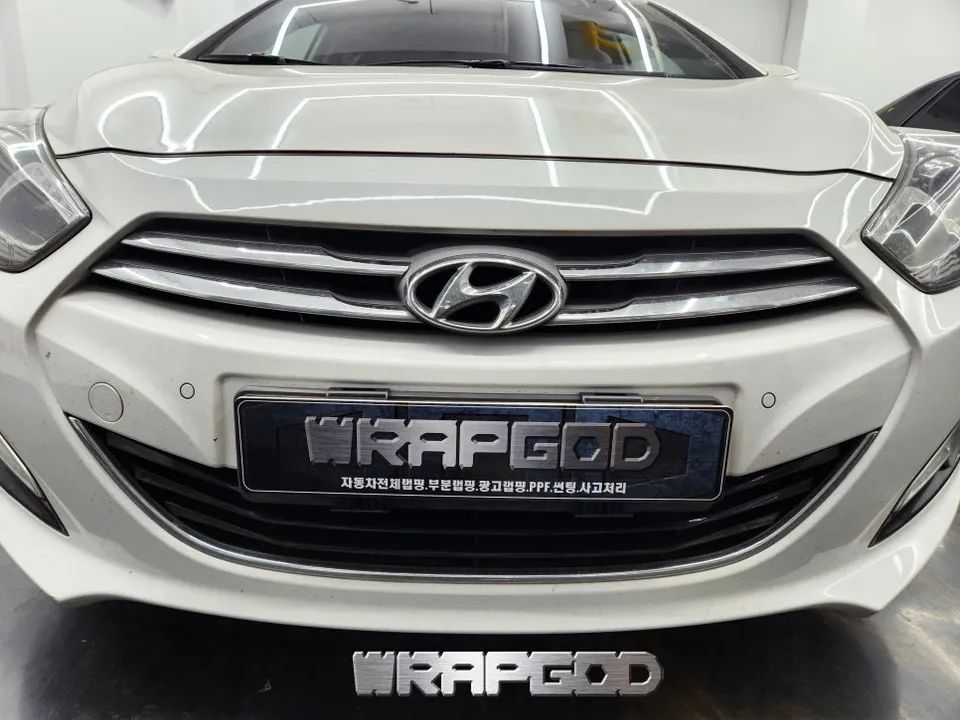 Hyundai i40のカーラッピング事例|費用目安・仕上がり 施工写真 1-2