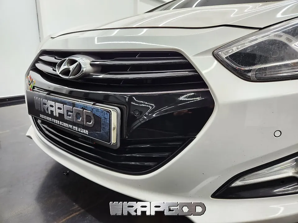 Hyundai i40のカーラッピング事例|費用目安・仕上がり 施工写真 2-3