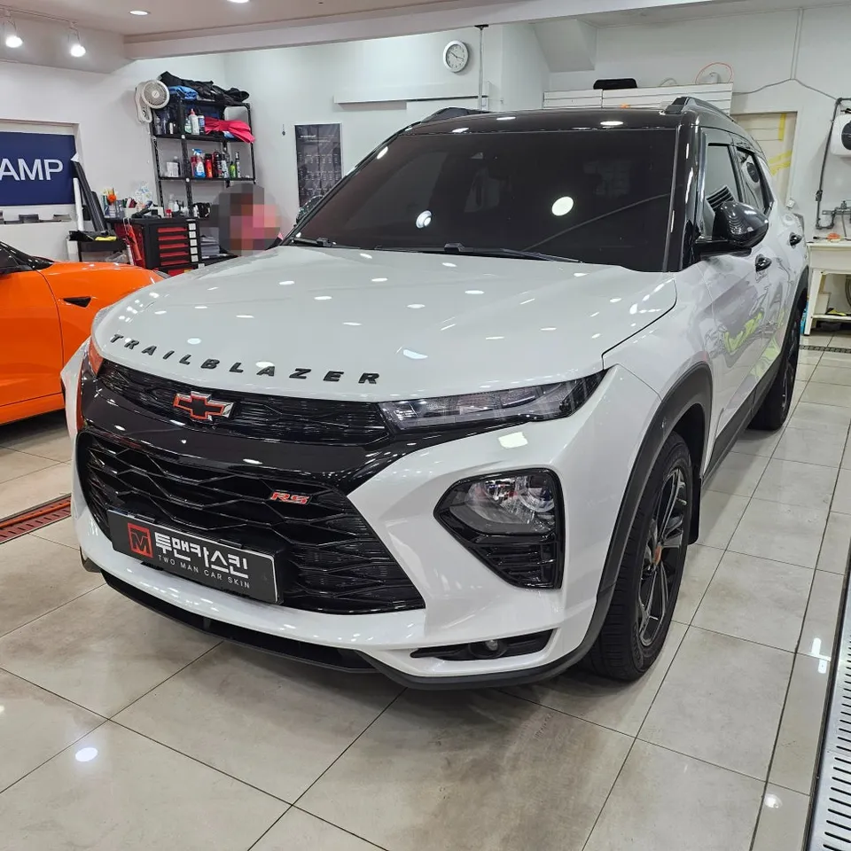 Chevrolet Trailblazerのカーラッピング事例|費用目安・仕上がり 施工写真 2-3