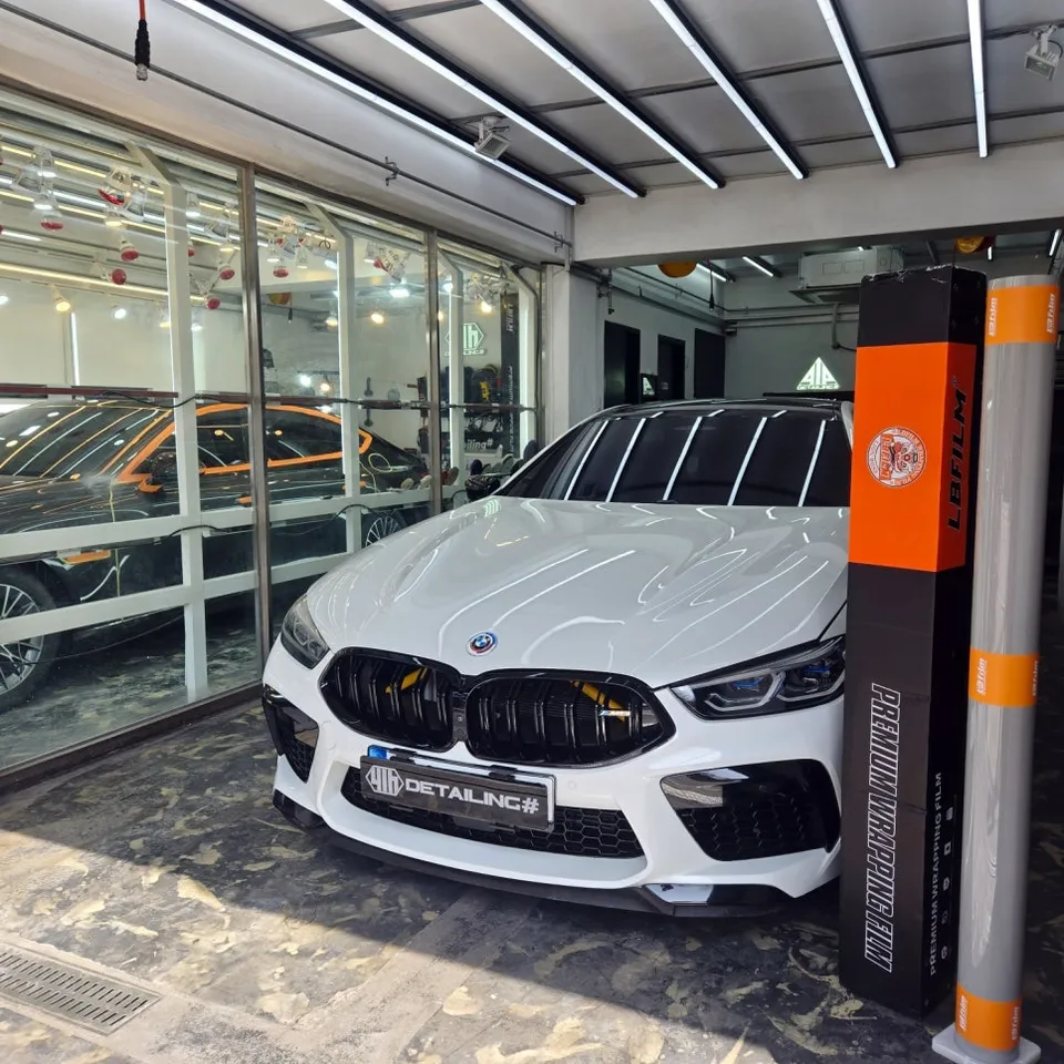 BMW 8 Seriesのカーラッピング事例|費用目安・仕上がり 施工写真 2-3