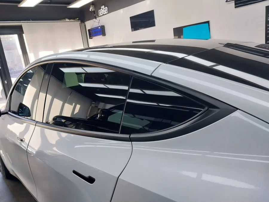 Tesla Model 3のカーラッピング事例｜費用目安・仕上がり 施工写真 3-1