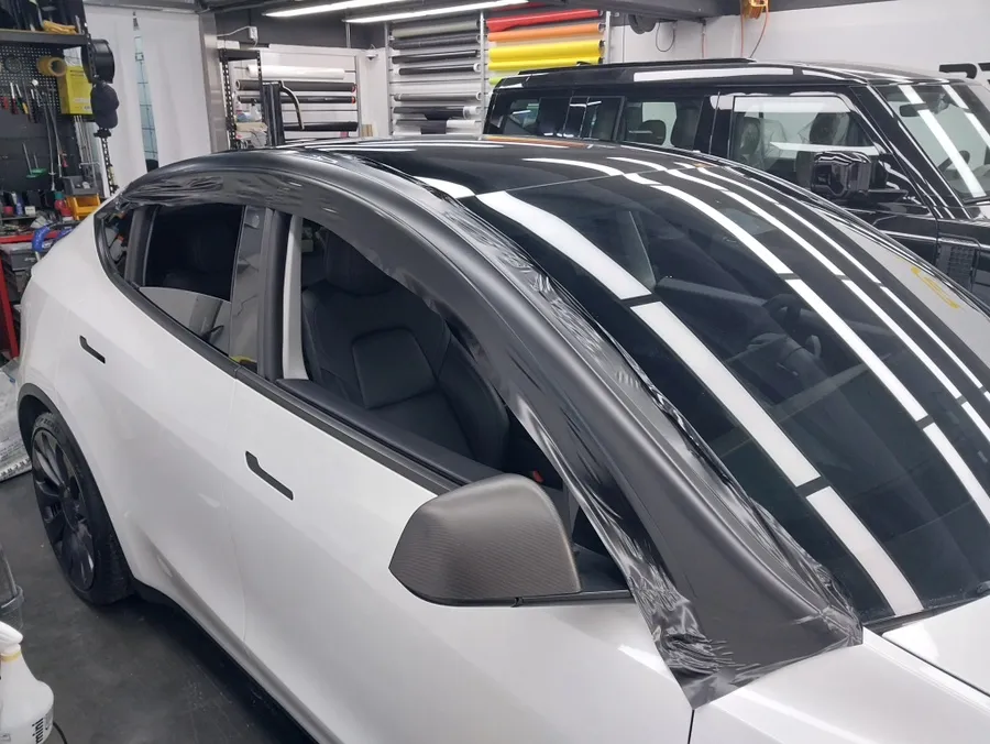 Tesla Model 3のカーラッピング事例｜費用目安・仕上がり 施工写真 1-2