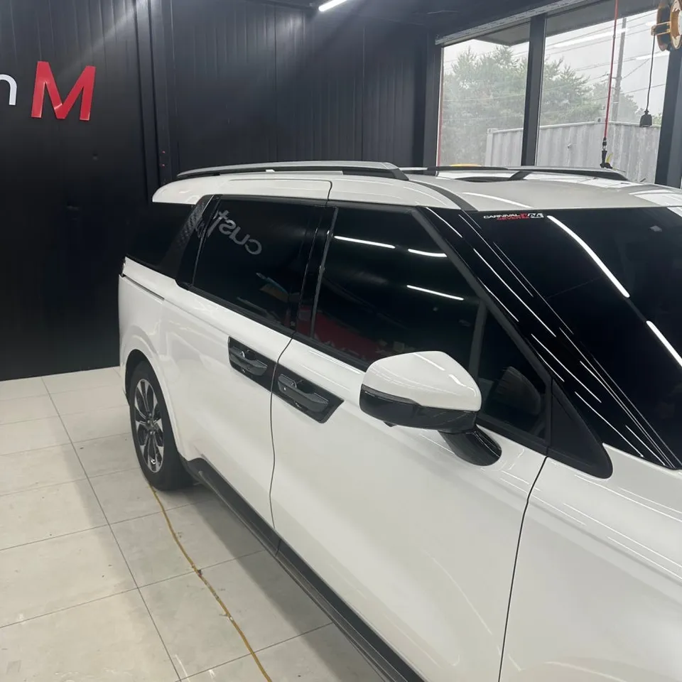 Kia Carnival KA4のカーラッピング事例|費用目安・仕上がり 施工写真 1-3