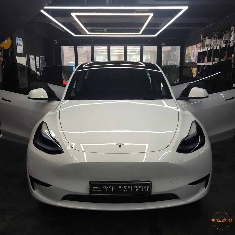Tesla Model Yのカーフィルム施工事例|費用目安・仕上がり 施工写真 1-3