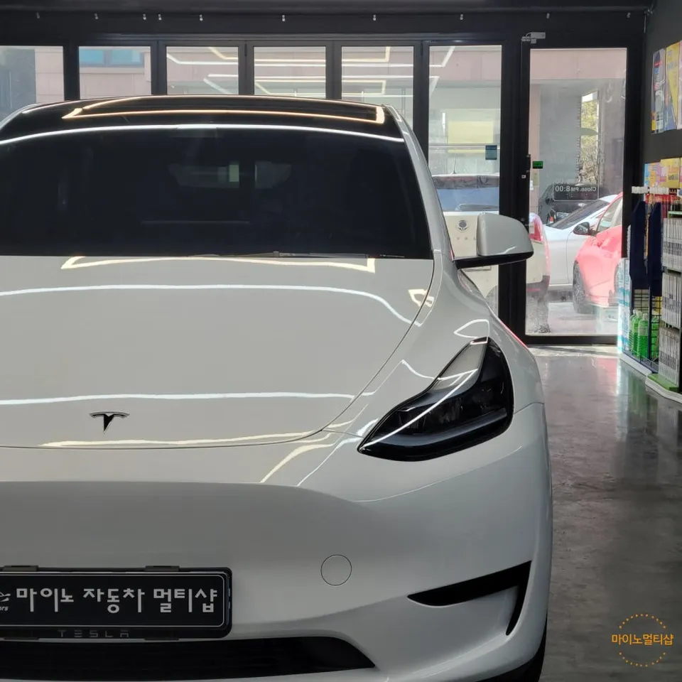 Tesla Model Yのカーフィルム施工事例|費用目安・仕上がり 施工写真 2-3