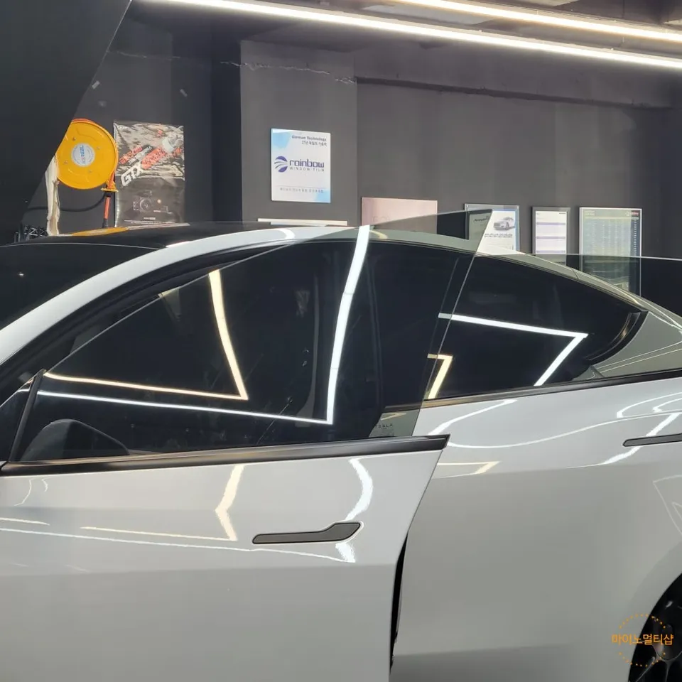 Tesla Model Yのカーフィルム施工事例|費用目安・仕上がり 施工写真 3-3