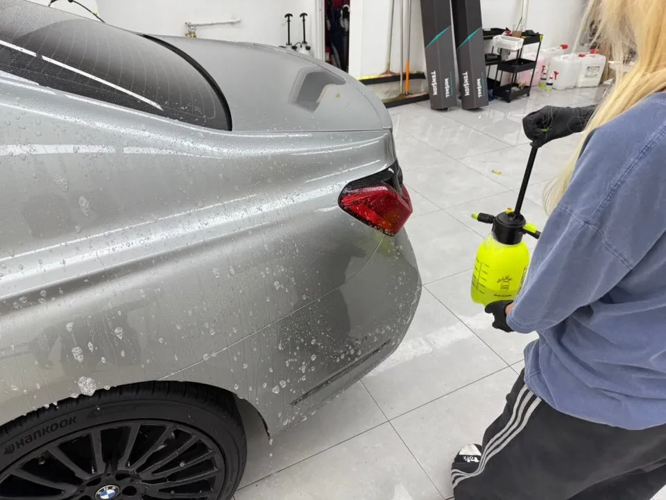 BMW 7 Series G11/G12 PPF施工事例|光沢と保護力 施工写真 4-2
