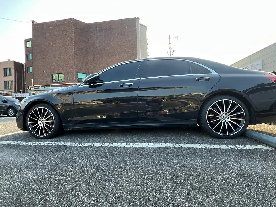 Mercedes-Benz S-Classのホイールリペア・塗装事例 施工写真 3-2