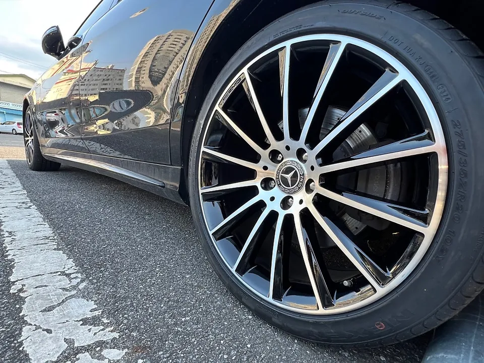 Mercedes-Benz S-Classのホイールリペア・塗装事例 施工写真 4-2