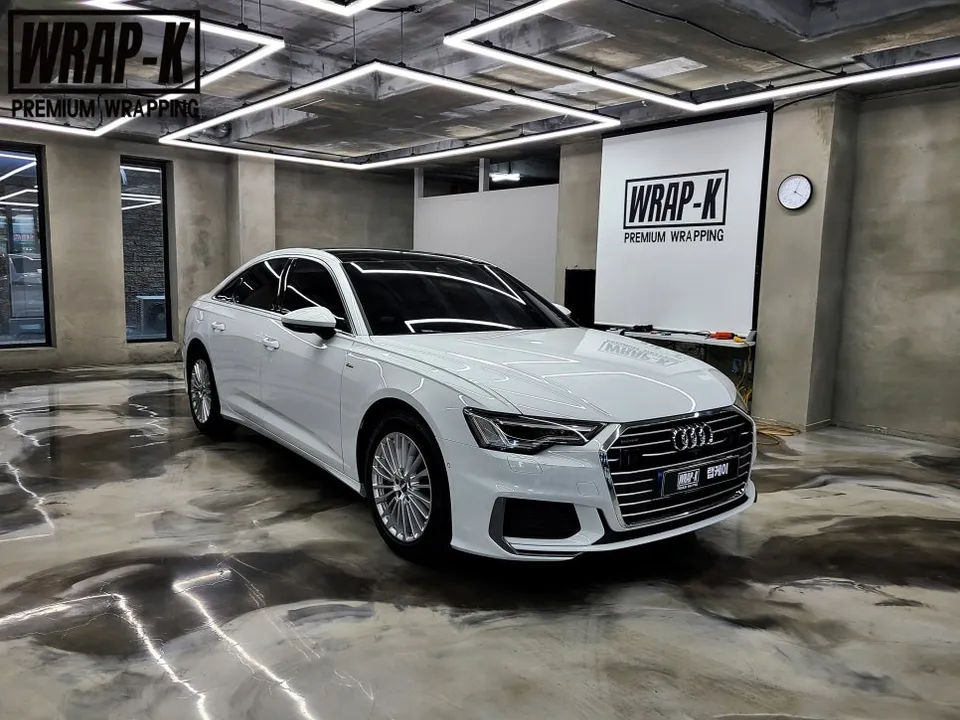 Audi A6 カーラッピング事例:無光ブラックで新車のような仕上がり 施工写真 2-1