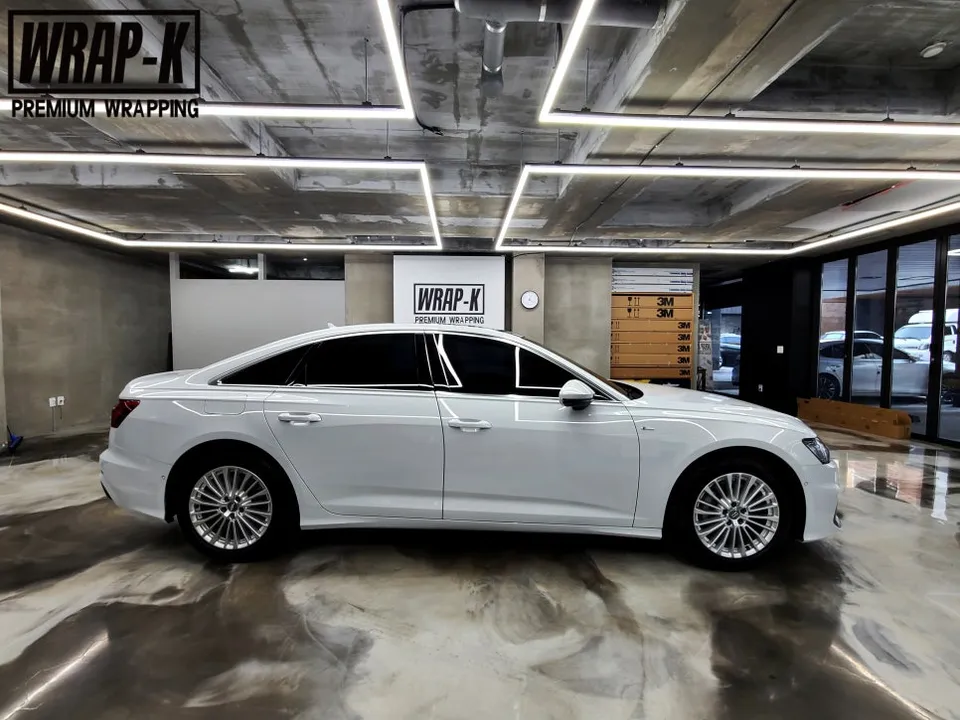 Audi A6 カーラッピング事例:無光ブラックで新車のような仕上がり 施工写真 3-1