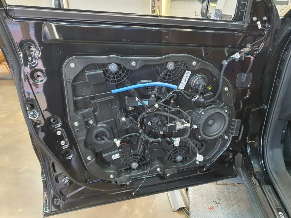 KG Mobility Torres EVX OEM Options Review — Enhanced Functionalit photo 2