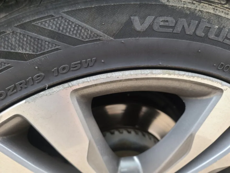 Mercedes-Benz S500のホイールリペア・塗装事例 施工写真 4-2