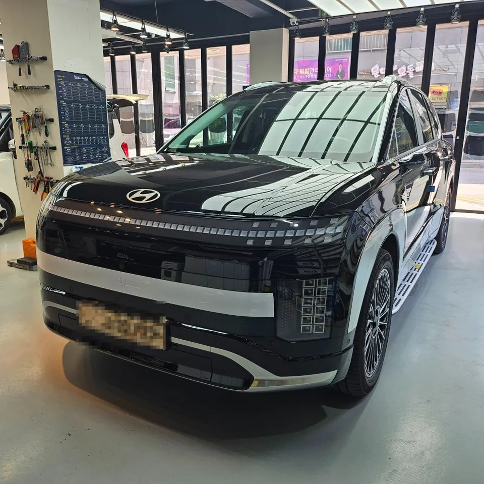 Hyundai IONIQ 9 vinyl wrap - Hyundai IONIQ 9 Vinyl Wrap Review — Gloss Black Finish photo 4