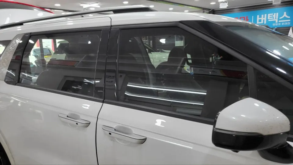 Kia Carnival カーフィルム施工事例｜費用目安・仕上がり 施工写真 1-2