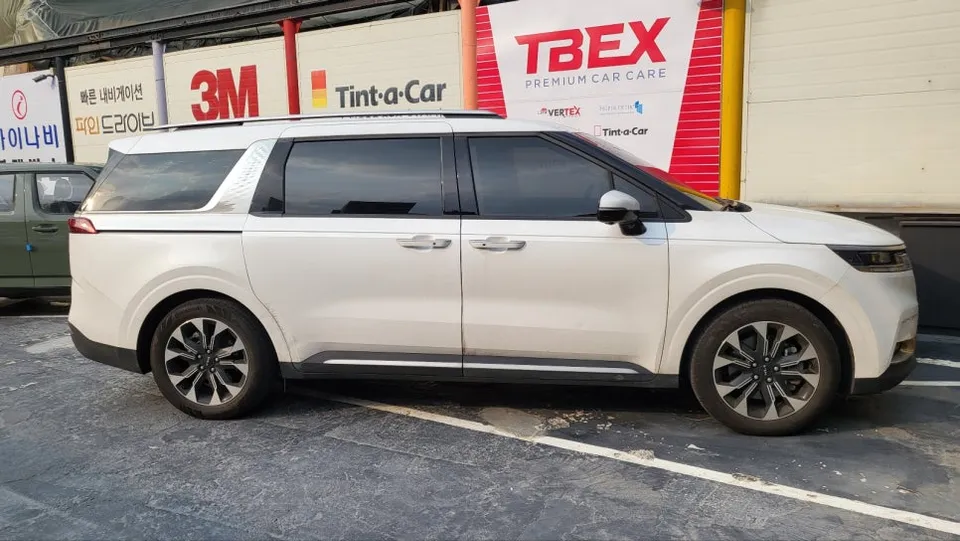 Kia Carnival カーフィルム施工事例｜費用目安・仕上がり 施工写真 3-2