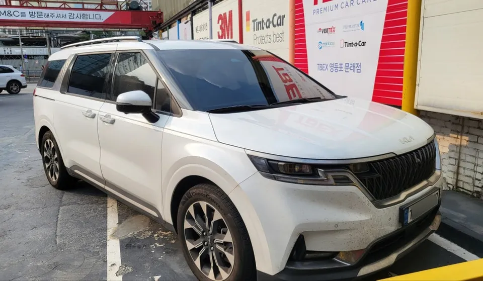 Kia Carnival カーフィルム施工事例｜費用目安・仕上がり 施工写真 1-3