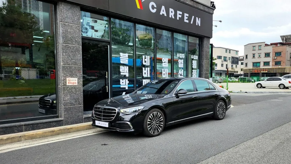 Mercedes-Benz S-Class ambient lighting review