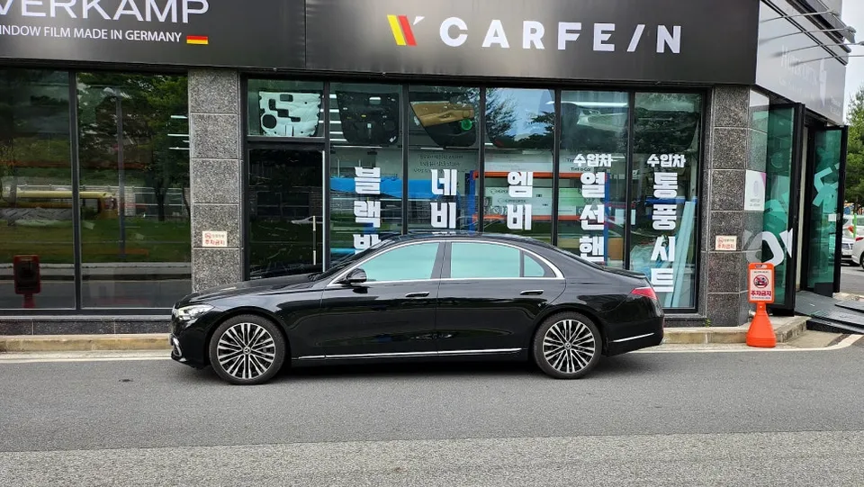 Mercedes-Benz S-Class ambient lighting - Mercedes-Benz S-Class Ambient Lighting Review — Enhanced Luxury photo 3
