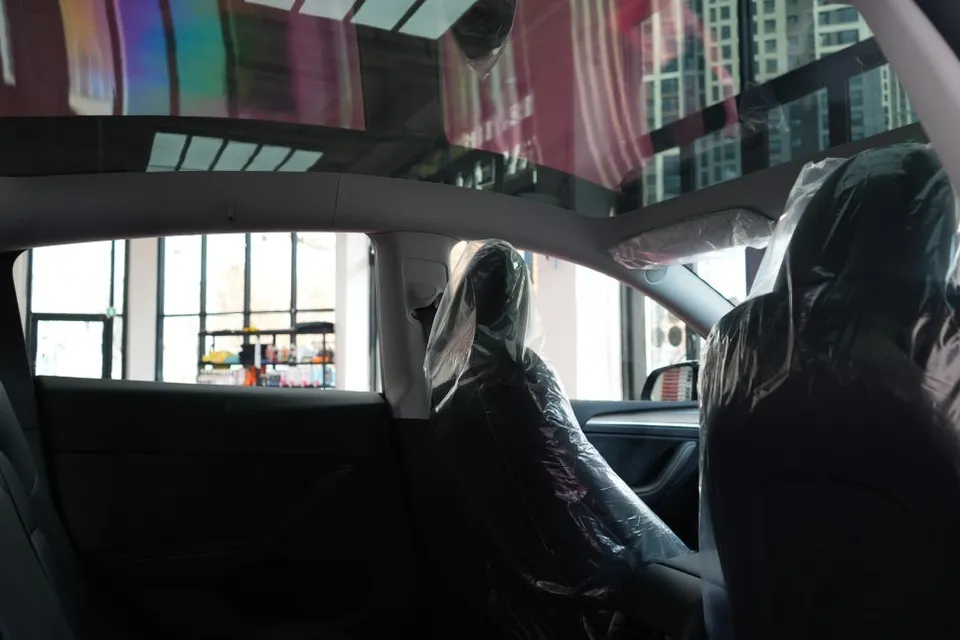 Tesla Model Y window tinting - Tesla Model Y Window Tinting Review: HarborCamp Royal Bond photo 4
