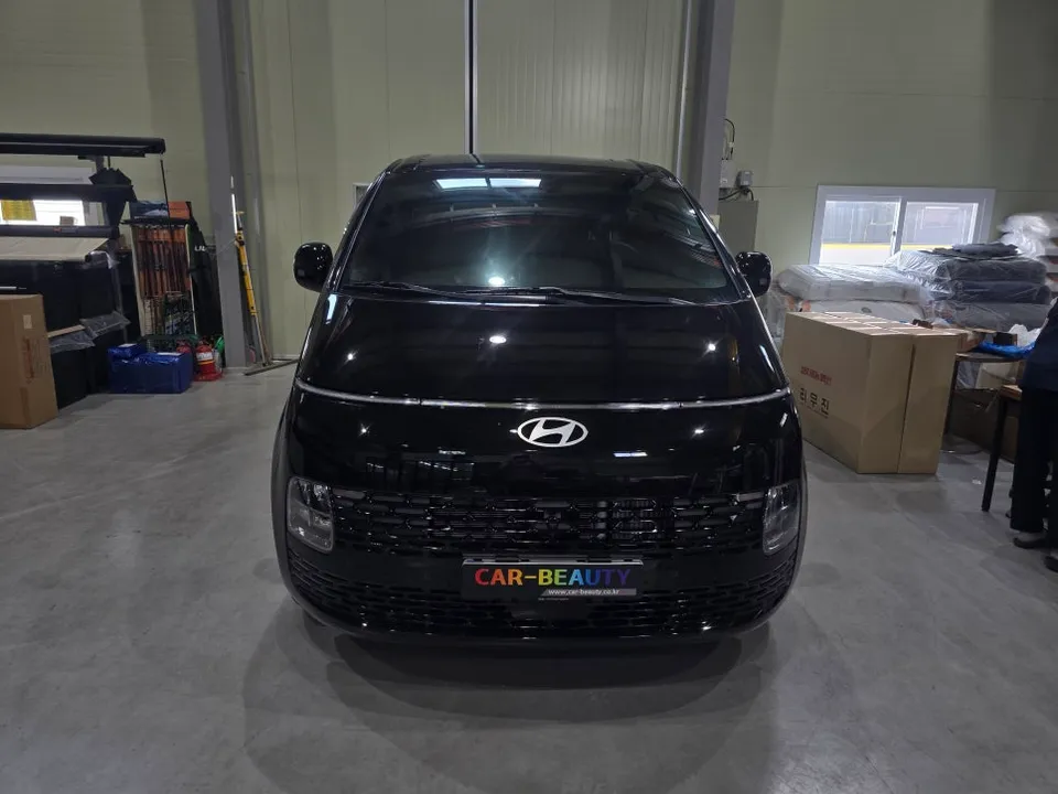 Hyundai Staria ambient lighting review