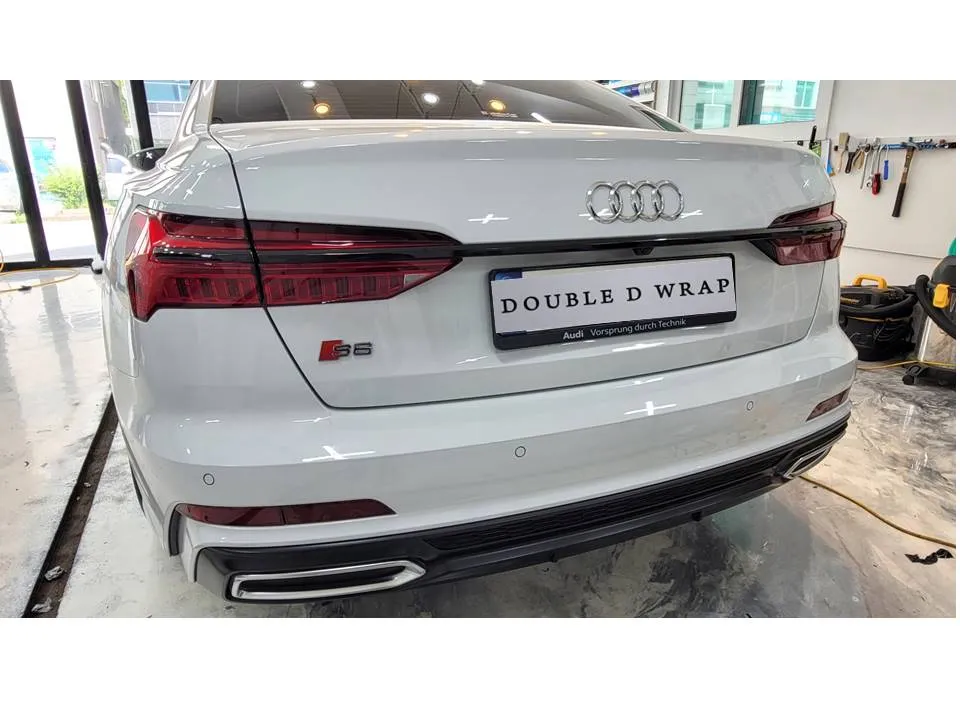 Audi A6のカーラッピング事例｜クロームパーツのブラックアウト 施工写真 4-2