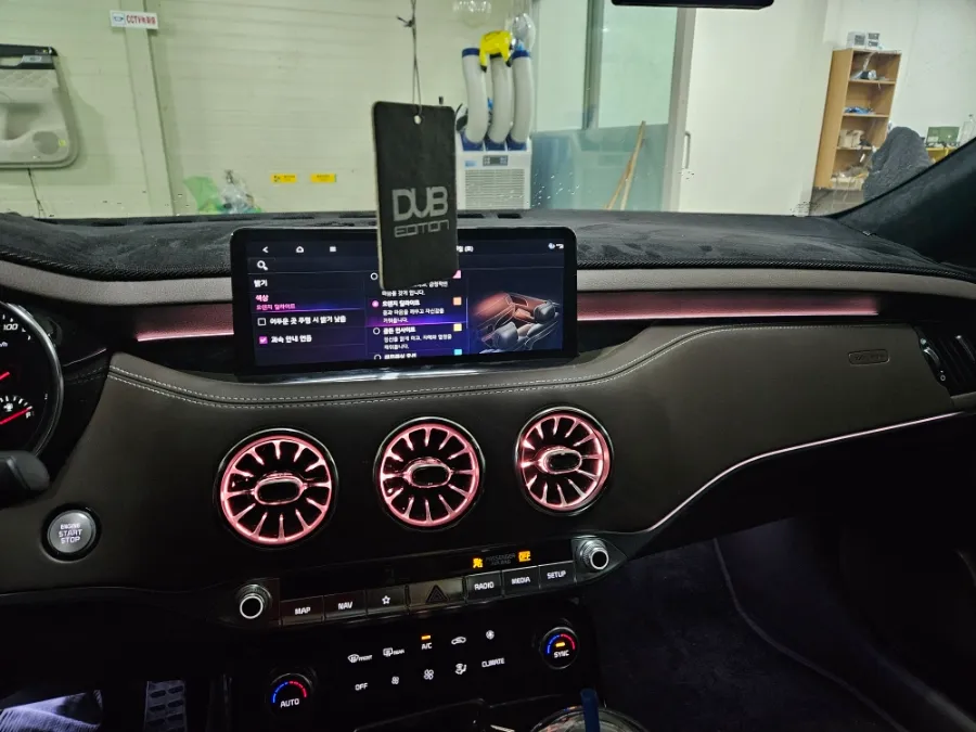 Kia Stinger Meister ambient lighting - Kia Stinger Ambient Lighting Review - Enhanced Interior Mood photo 3
