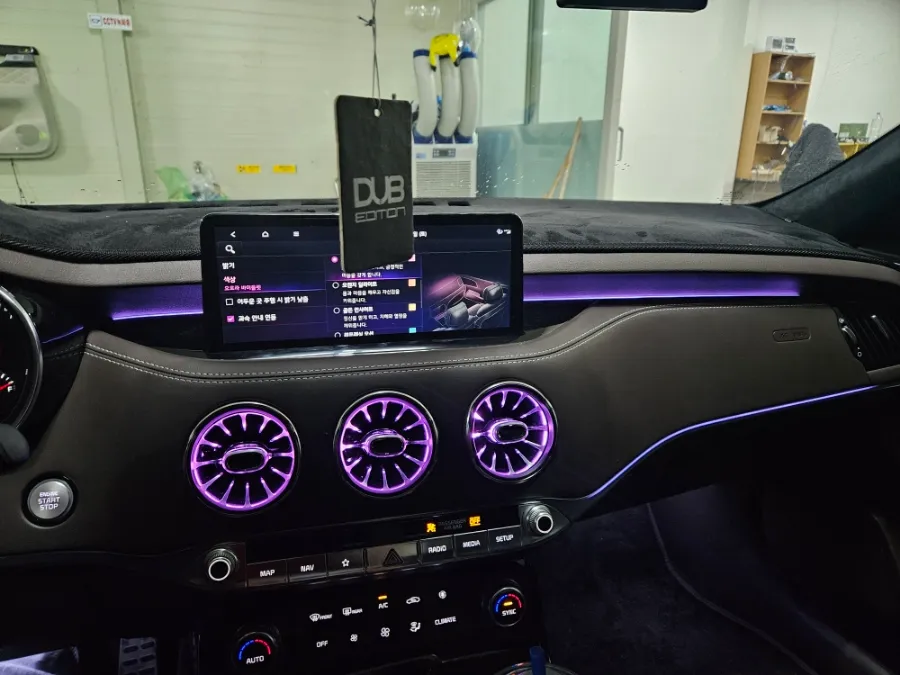 Kia Stinger Meister ambient lighting - Kia Stinger Ambient Lighting Review - Enhanced Interior Mood photo 4