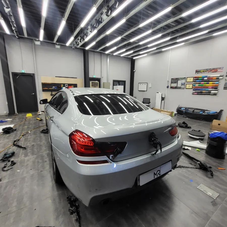 BMW 6 Seriesのカーラッピング事例|マットブラウンの仕上がり 施工写真 1-2