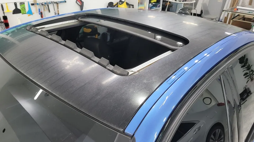 BMW M3 vinyl wrap - BMW M3 Vinyl Wrap Review: Roof Skin Removal & Partial Wrap photo 3