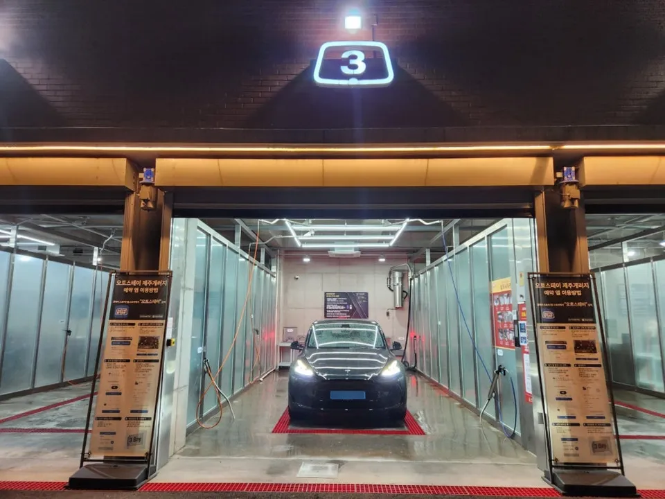 Tesla Model YのPPF施工事例|費用目安・仕上がり 施工写真 3-1