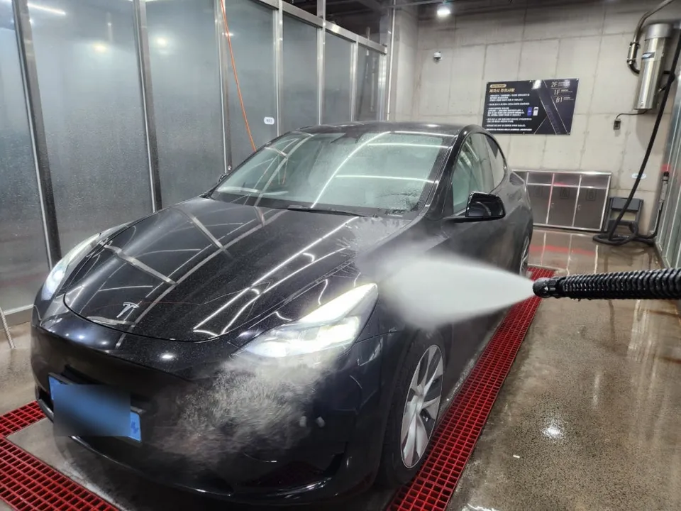 Tesla Model YのPPF施工事例|費用目安・仕上がり 施工写真 1-2