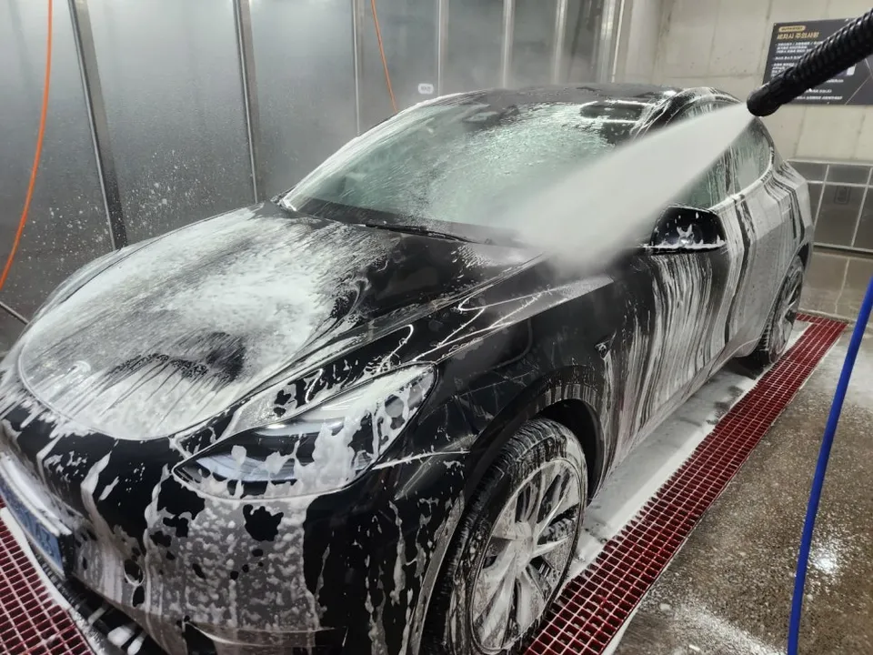 Tesla Model YのPPF施工事例|費用目安・仕上がり 施工写真 1-3