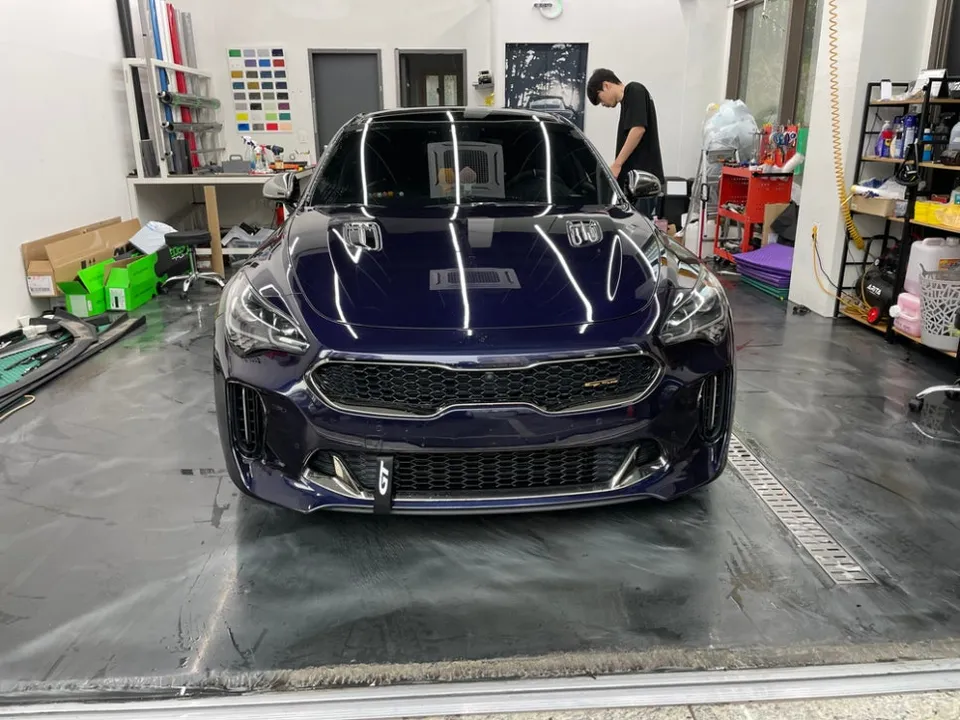 Kia Stinger vinyl wrap - Kia Stinger Vinyl Wrap Review: Gotland Green Metallic Transformat photo 5