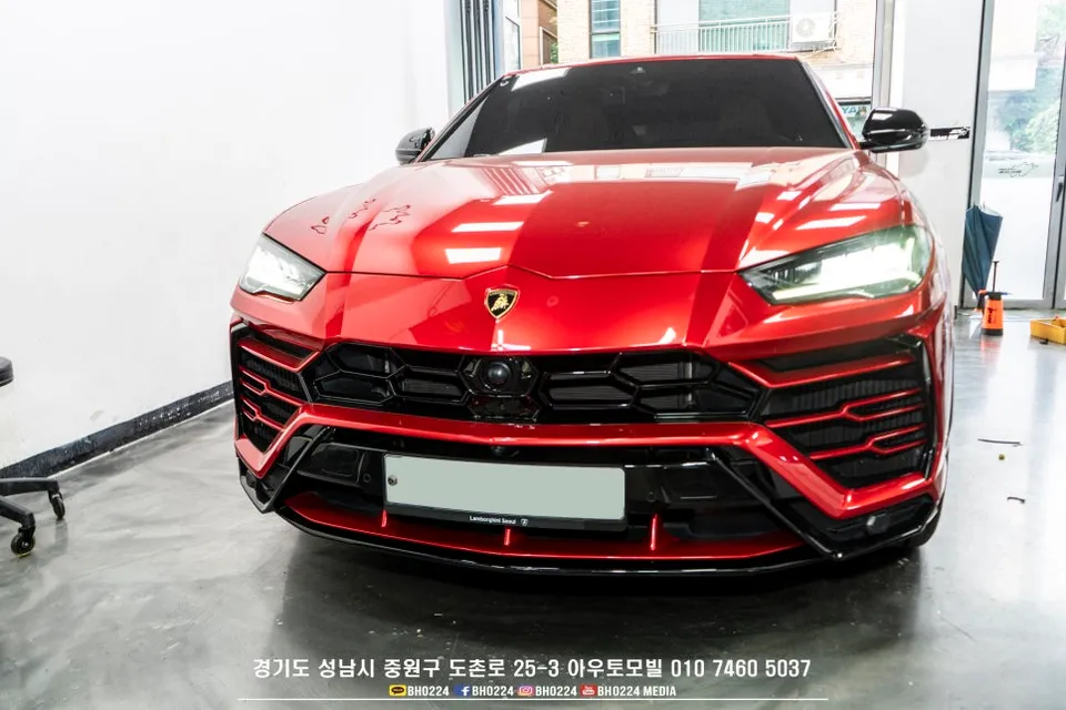 Lamborghini Huracánのドライブレコーダー取付事例 施工写真 1-2
