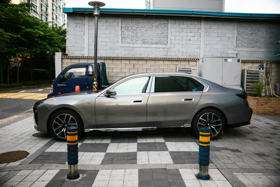 BMW 7 Series window tinting - BMW 7 Series Window Tinting Review — Enhanced Luxury photo 3