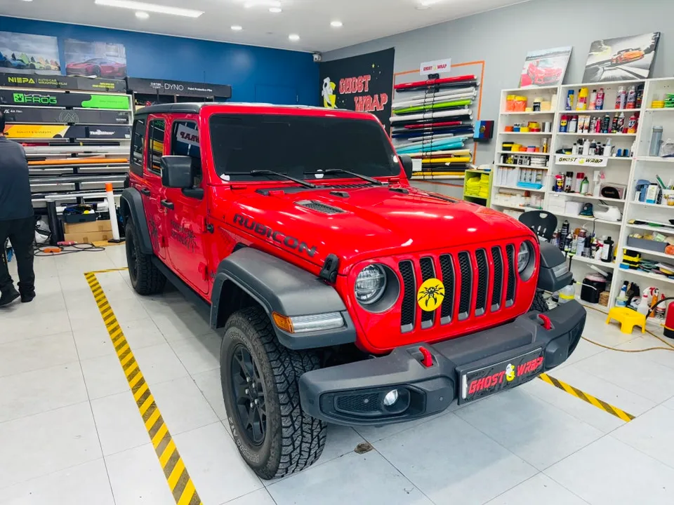 Jeep Wranglerのカーラッピング事例｜個性を引き出すスタイルアップ 施工写真 3-1