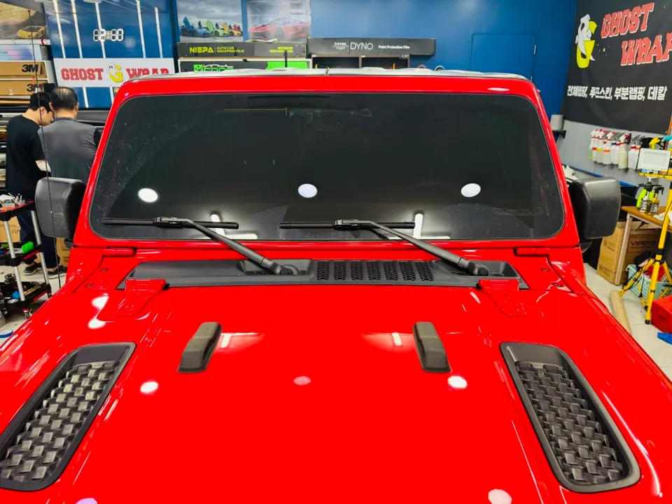 Jeep Wranglerのカーラッピング事例｜個性を引き出すスタイルアップ 施工写真 1-2