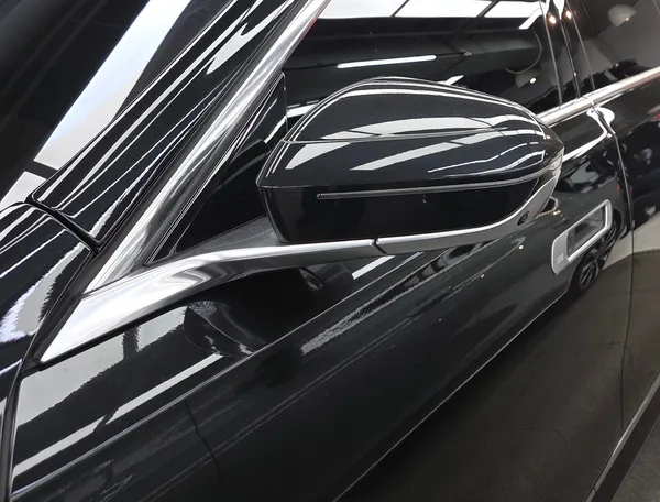 BMW 7 Series vinyl wrap - BMW 7 Series Vinyl Wrap Review: Chrome Delete Transformation photo 4
