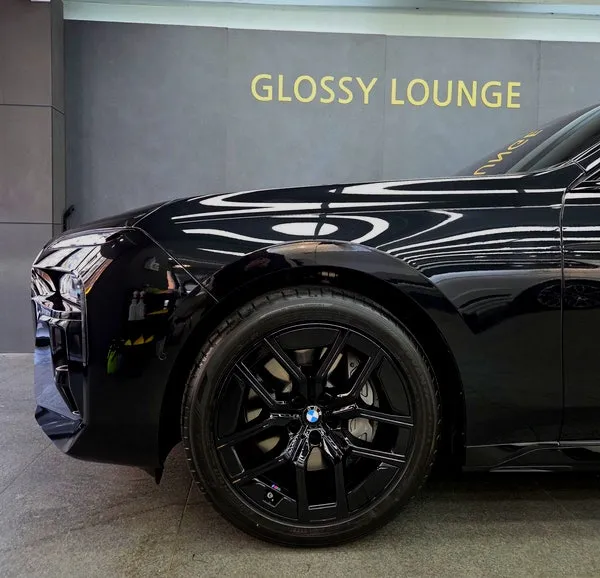 BMW 7 Series vinyl wrap - BMW 7 Series Vinyl Wrap Review: Chrome Delete Transformation photo 5